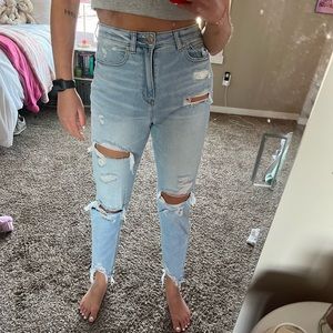 American Eagle Distressed Mom Jeans!!